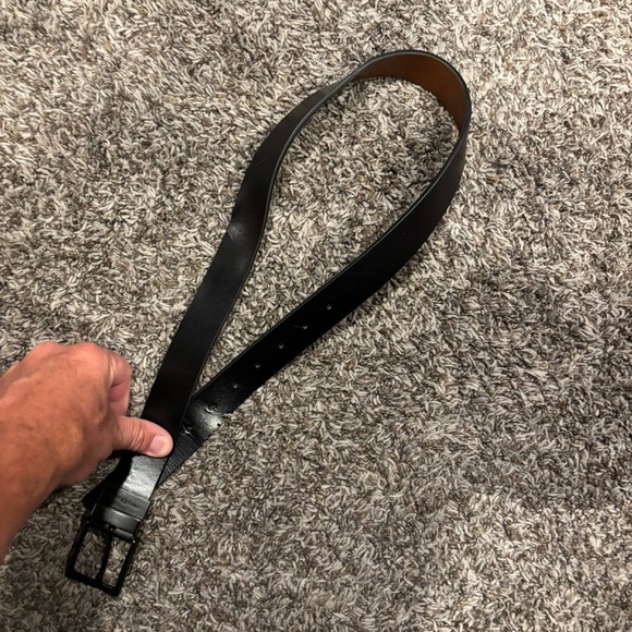 Men's Reversible Black/Brown Leather Belt - Picture 2 of 4